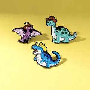 Set di tre spille in smalto con dinosauri, tra cui pterodattilo e brachiosauro con cappelli