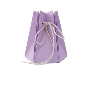 Sac cadeau hexagonal lavande avec cordon pour l'emballage de fleurs et de bijoux fins