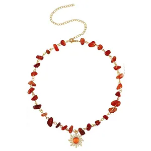Collier soleil bohème avec pierres d'agate rouge et chaîne dorée ajustable de qualité