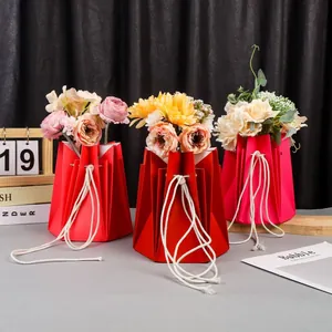 Sacs à bouquets hexagonaux étanches en rouge et rose avec cordons de serrage en coton