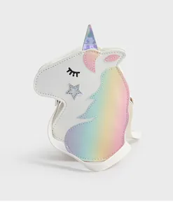 Détail du sac licorne avec paillettes arc-en-ciel et écusson étoile argentée