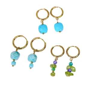 Orecchini a cerchio placcati in oro 14K con turchese e pietre naturali colorate