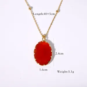 Dettaglio della collana placcata oro 14K con pietra ovale rossa e dimensioni