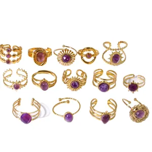 Set aus böhmischen Goldringen mit lila Amethysten in verschiedenen Vintage-Designs
