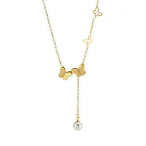 Collier élégant en acier titane doré avec pendentifs papillons et perle blanche ronde