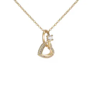 Lujoso collar de corazón dorado con cristales brillantes y cadena ajustable fina