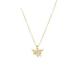 Titaniumstalen ketting met roze zirkoon hart hanger en gouden Saturnus ring