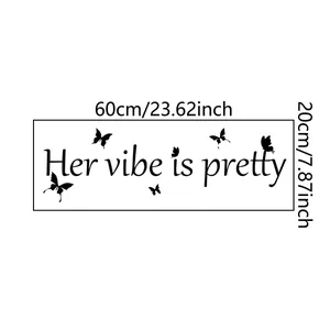 Sticker mural en vinyle noir avec citation Her vibe is pretty et motifs papillons