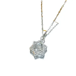 Collier élégant en acier titane avec pendentif étoile flottante et pierres oeil de chat