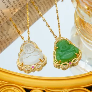 Collar de acero de titanio con colgante de buda de jade y circonitas en oro