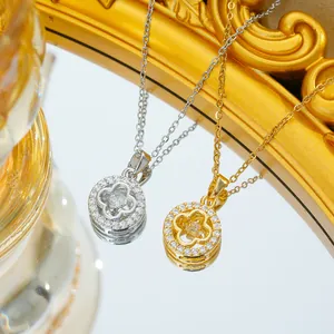 Funkelnde Kleeblatt-Halskette aus Titan mit tanzendem Zirkonia in Gold und Silber-Finish