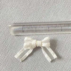 Mini nœud en tissu blanc pour bricolage et accessoires de poupée de 3,3 cm de large