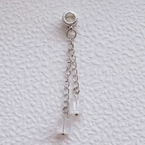 Eleganter Silber-Charm mit Quastenkette und transparentem Zirkonia-Anhänger
