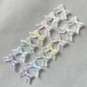 Détail des nœuds en gaze translucide colorée pour accessoires de coiffure DIY