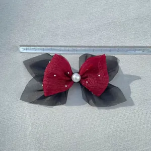 Detail view of 12cm double-layered bow with red glitter, black mesh and pearl center