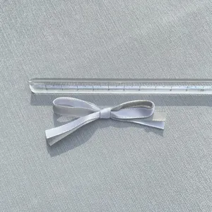 Handgefertigte zweilagige Satinschleife 7,5cm Breite in Weiß und Grau für DIY-Zubehör