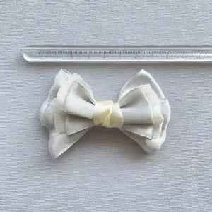 Detail van 7,5cm gelaagde gaasstrik met liniaal voor nauwkeurige maatmeting