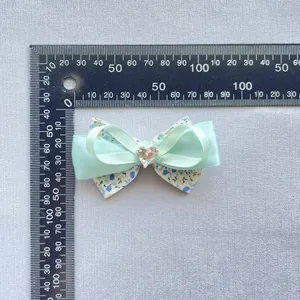 Nœud en tissu floral vert clair fait main avec cristal de cœur, accessoire DIY