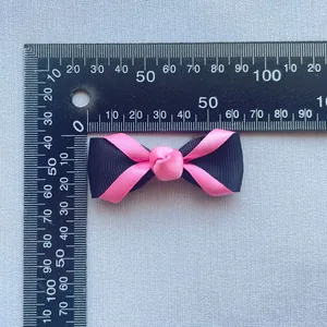 Fiocco in nastro fatto a mano nero e rosa con scala di misurazione per il fai-da-te