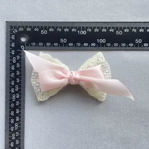 Zweischichtige Schleife aus rosa Satin und Spitze für DIY-Bastelarbeiten und Haarschmuck
