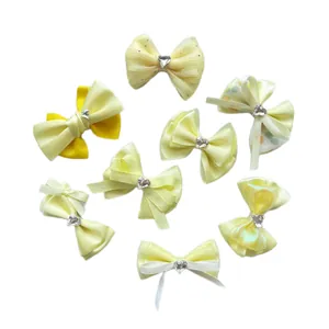 Set di 8 fiocchi fatti a mano gialli con strass a cuore per capelli e decorazioni