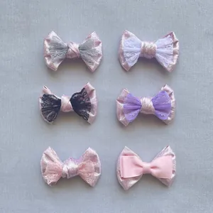 Set di sei fermagli per capelli con fiocchi rosa glitterati e pizzi colorati delicati