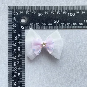 Fiocco in tulle a tre strati con paillettes e strass a stella misurato con un righello