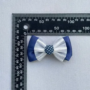 Nœud papillon 7,5 cm en satin bleu et mesh blanc avec bouton à pois décoratif