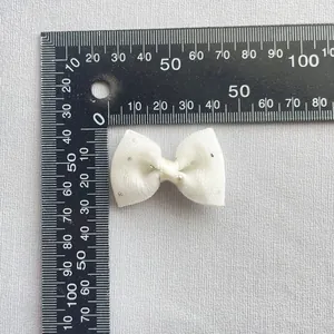 Detalle de lazo de gasa blanca con cuentas plateadas, 40mm de ancho para accesorios de DIY