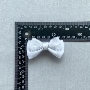 Witte satijnen strik met zilveren kant 9cm voor DIY haaraccessoires en sieraden