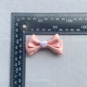 Fiocco in nastro grosgrain rosa con perla a cuore bianco, accessorio fai-da-te da 45mm per capelli