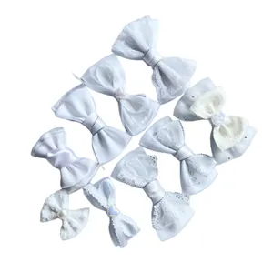8-delige set witte DIY strikken met kant en parels voor haaraccessoires en decoraties
