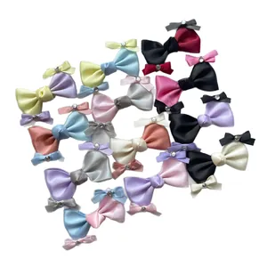 Bunte handgefertigte Satin-Schleifen mit Strass für DIY-Haarschmuck und Bastelprojekte