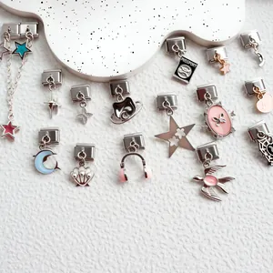 Detailansicht DIY Italienisches Charm-Armband mit bunten Emaille-Anhängern