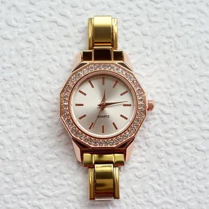 Elegante orologio al quarzo da donna in oro rosa con doppia fila di strass
