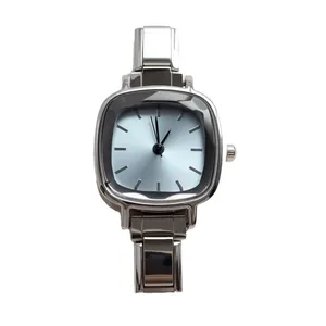 Orologio quadrato moderno in metallo argento con quadrante blu ghiaccio e cinturino