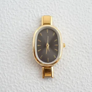 Elegante goldene Damen-Quarzuhr mit ovalem schwarzem Zifferblatt und Metallarmband