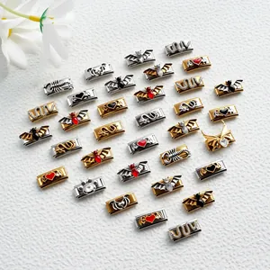 Détails de maillons de bracelet italien avec motifs de chauve-souris, serpent et scorpion