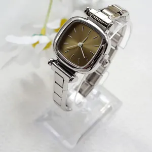 Montre à quartz vintage pour femme avec bracelet à maillons et cadran carré olive