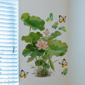 Détail d'autocollants muraux de lotus roses et papillons verts pour la décoration intérieure