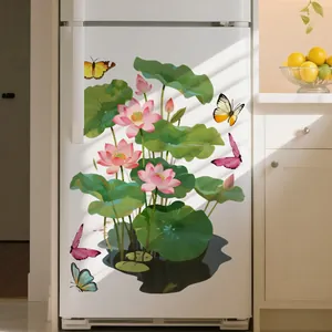 Détail d'un sticker mural avec lotus roses et papillons colorés sur un réfrigérateur blanc