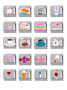Detalle de 20 dijes de acero inoxidable 304 con motivos de comida y bebida esmaltada
