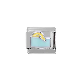 Dettaglio charm italiano in acciaio inossidabile 304 con motivo smaltato blu e giallo
