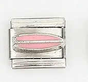 Dettaglio macro della maglia del bracciale italiano con design a tavola da surf rosa