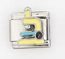 Detail van Italiaanse bedel met microscoopontwerp in kleurrijke emaille afwerking