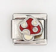 Détail d'un maillon de bracelet italien avec motif champignon rouge en émail