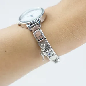 Orologio al quarzo in acciaio argento con ciondoli a cuore e stella blu sul cinturino
