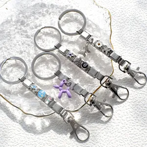 Portachiavi charm italiano con ciondoli a forma di cane palloncino e Torre Eiffel d'argento