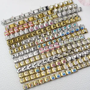 Details von italienischen Armband-Modulen mit Teddybären und bunten Emaille-Anhängern