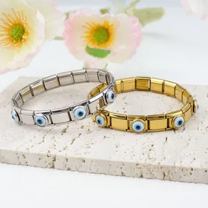 Bracelets à breloques italiennes avec œil maléfique en argent et or sur pierre texturée